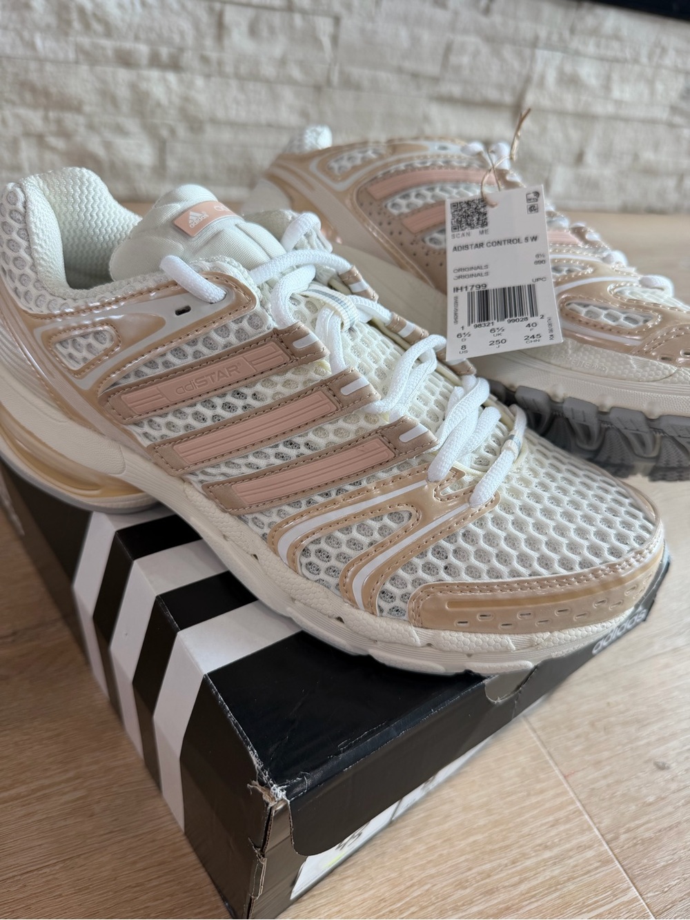 adidas Women’s White & Beige Mesh Running Shoes